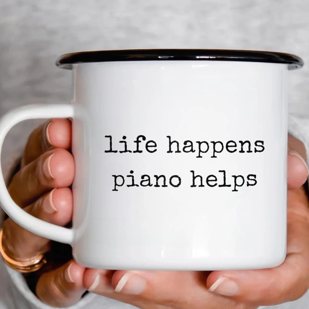 Smaltový plecháček - Life Happens Piano Helps